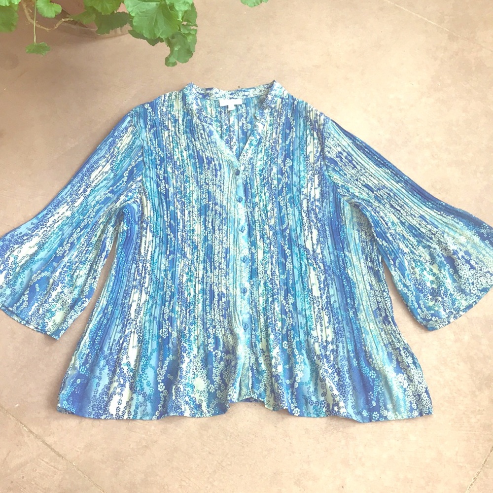 Blue pleated, bell sleeve blouse - Fits like XL/1x